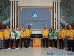 Diskominfo Palangka Raya Belajar Promosi Pariwisata dan Integritas Layanan ke Bali