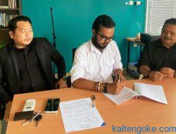 Donny-Prof Yetrie, Diadu Domba Oknum Advokat