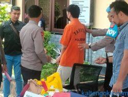 Asmara Kandas Adegan Panas Disebar