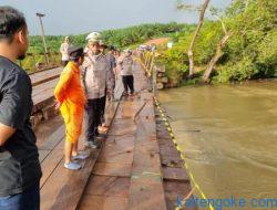 Truk Fuso dan Sopir Tenggelam ke Dasar Sungai