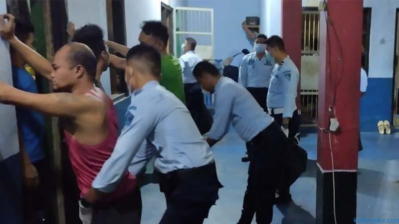 Napi Berhasil Selundupkan Barang Terlarang