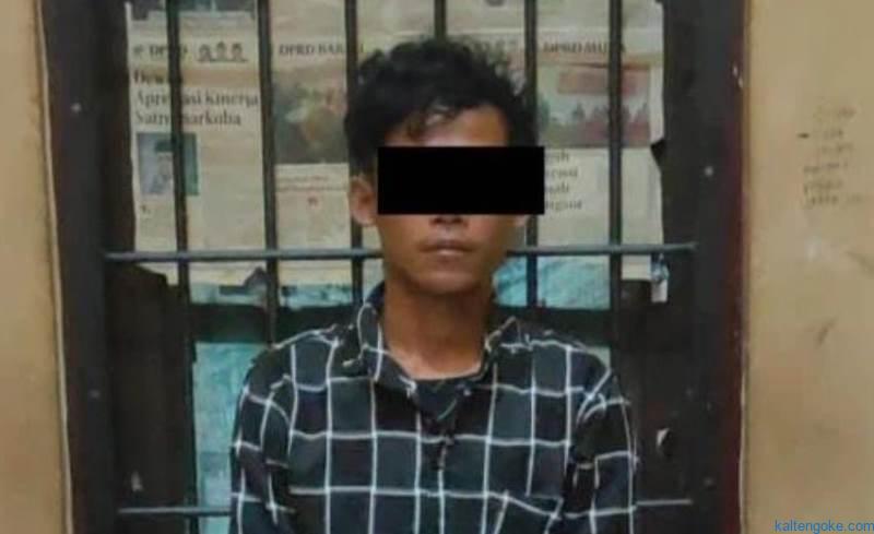 Terciduk Tetangga Sedang Asyik Indehoi di Kamar