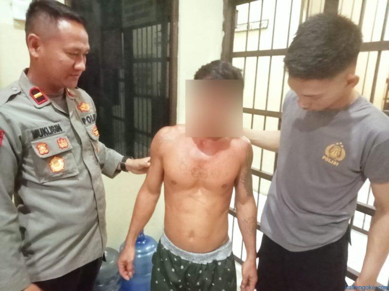 menyerahkan diri