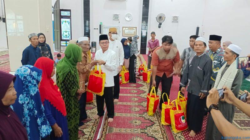 Bupati Serahkan Bantuan