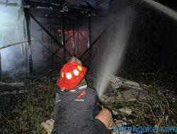 Bangunan Sarang Walet Pahandut Seberang Ludes Terbakar