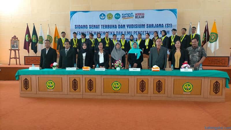 FOTO BERSAMA: FMIPA UPR melaksanakan Yudisium sebanyak 16 orang mahasiswa di Ballroom PPIIG UPR, kemarin. foto: IST
