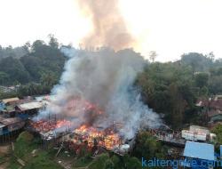 12 Rumah dan 2 Barak Rata dengan Tanah