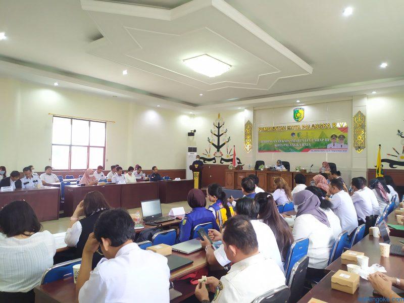 BIMTEK: Sekda Palangka Raya, Hera Nugrahayu memberikan arahan pada kegiatan bimbingan teknis master plam smart city. FOTO: OVI/*