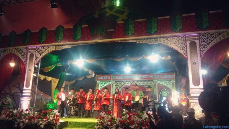 MTQ: Pembukaan MTQ ke-54 dan FSQ tingkat Kabupaten Kotim yang diselenggarakan di Kecamatan Parenggean dibuka dengan pukulan gendang rebana. Foto:Apri