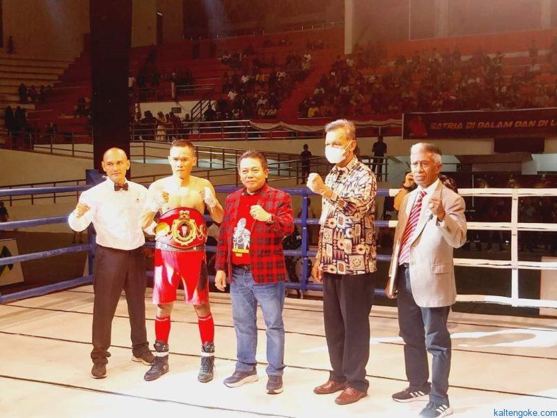 DUKUNG: Ketua DPRD Kalteng Wiyatno saat menghadiri kegiatan Boxing HUT TNI ke-78, belum lama ini. Foto: IST