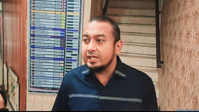 PENJELASAN: Wakil Ketua I DPRD Kota Palangka Raya Wahid Yusuf saat diwawancarai awak media, Senin (2/10). Foto: IFA/*