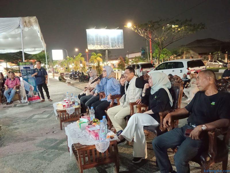 DISKUSI: Pj Wali Kota Palangka Raya Hera Nugrahayu saat mengajukan pertanyaan kepada mahasiswa-mahasiswi universitas di Kota Palangka Raya, peserta tamu Gebyar Pelayanan dan Sosialisasi IKD, belum lama ini. Foto: IFA*/PE