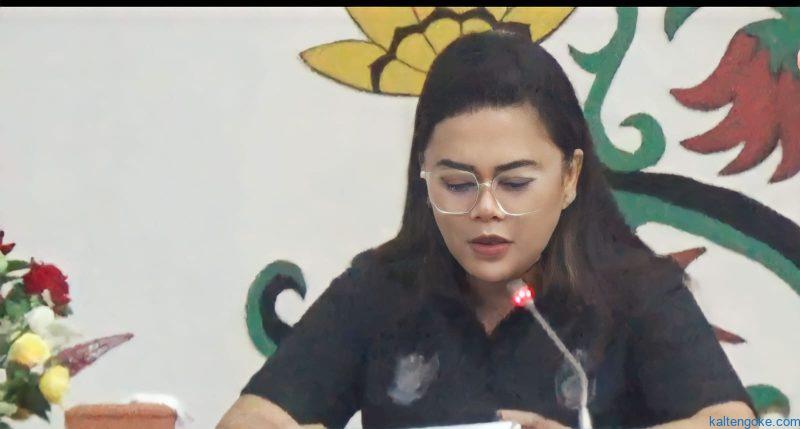 SAMPAIKAN: Anggota DPRD Kota Palangka Raya Komisi A Bidang Pemerintahan dan Keuangan Shopie Ariany Sitorus, Kamis (5/10). Foto: IFA/*