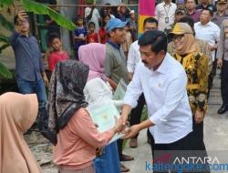 Menteri ATR/BPN Serahkan Sertifikat Program PTSL