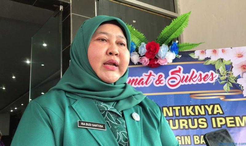 Ketua TP-PKK Kobar, Hj. Harli Saparia Budi Santosa ketika diwawancarai, awak media beberapa waktu lalu. FOTO : FIT/PE