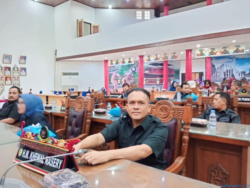 RAPUR: Anggota DPRD Kota Palangka Raya Khemal Nasery saat mengikuti Rapat Paripurna, Selasa (14/11). Foto: IFA*/PE