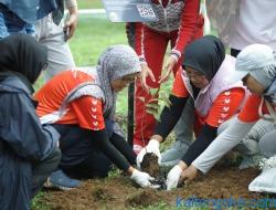 Dukung Program Nasional Net Zero Emission, PLN Tanam Puluhan Bibit Pohon Bersama