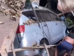 Mobil Dinas Tabrak Rumah Warga, Kepala DPMPTSP Kotim Alami Luka Serius