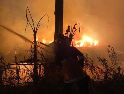 Dini Hari Empat Bangunan Terbakar