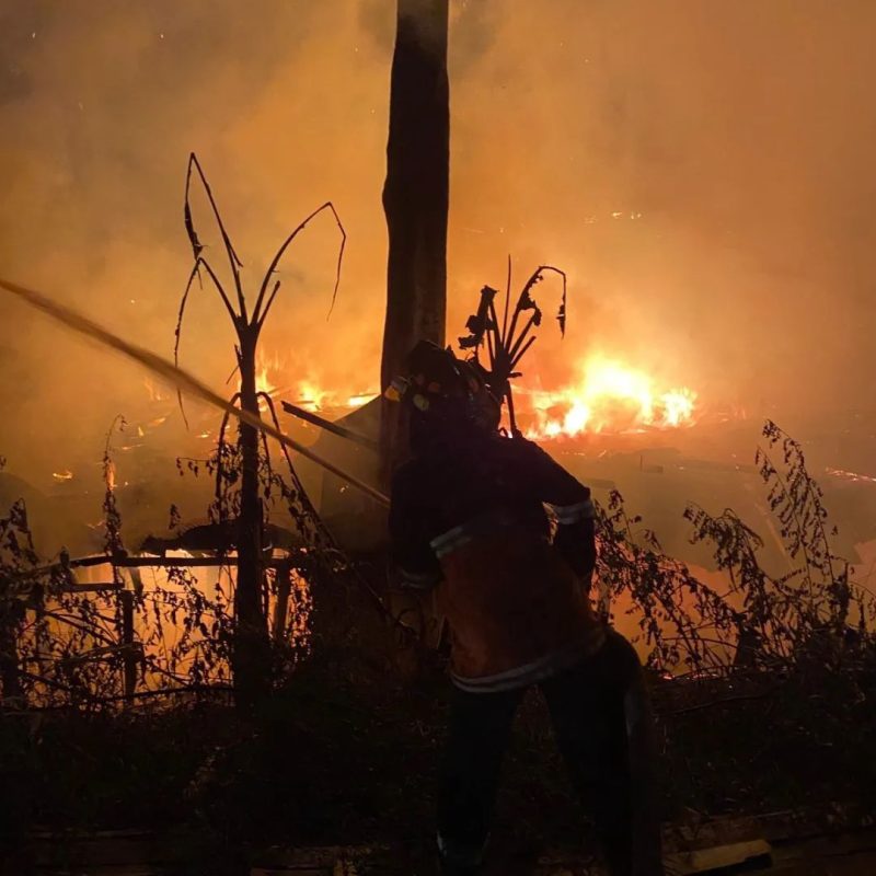 Bangunan Terbakar
