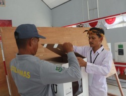 Hari Pencoblosan, KPPS Rutan Kapuas Gunakan Pakaian Adat Bali