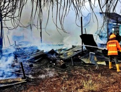 2 Rumah di Anjir Mambulau Barat Ludes Terbakar