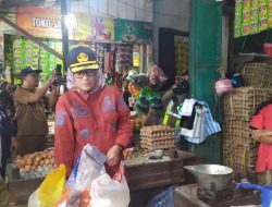 Pj Wali Kota Sidak Bapok di Pasar Besar