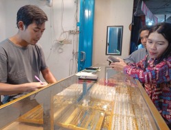 Jelang Lebaran, Pembeli Emas Meningkat