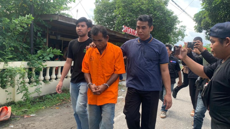 "pria setengah abad"
