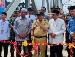 Pj Bupati Kapuas Resmikan Jembatan Anjir Serapat Tengah