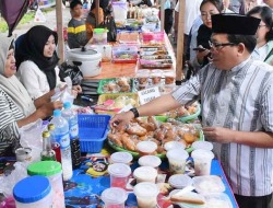 Pj Bupati Kapuas Resmikan Pasar Ramadan