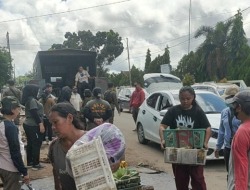 Jualan di Badan Jalan, Pedagang Pasar Besar Ditertibkan