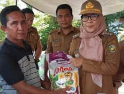 Pj Wali Kota Palangka Raya Salurkan Bantuan Korba Kebakaran Mendawai