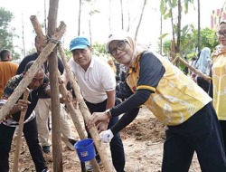Pj Wali Kota Ikuti Tanam Pohon