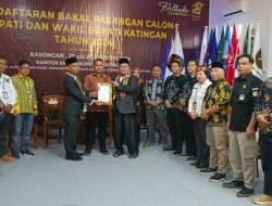 Saiful-Firdaus Pertama Daftar ke KPU Katingan