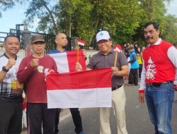 Pj Bupati Kapuas Bagikan Bendera Merah Putih