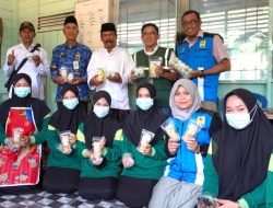 PLN Dorong Kemandirian Wirausaha Santri di Ponpes Darul Inabah Melalui Bantuan Peralatan Produksi