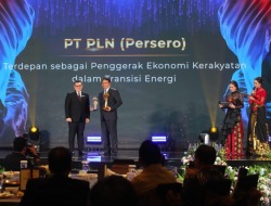 Menjadi Penggerak Ekonomi Kerakyatan dalam Transisi Energi, PLN Sabet Penghargaan di Detikcom Awards 2024