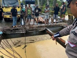 Kayu Log Lewat, Jembatan Sei Ripi Ambruk