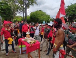 Tuntut Keadilan, Gerbang Dayak Unjuk Rasa di Kejati Kalteng