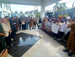 FKH R2 dan R3 Barito Utara Gelar Aksi Damai Depan Gedung DPRD