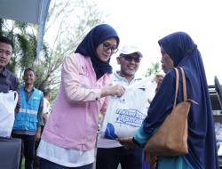 Raih Berkah Ramadan, PLN UID Kalselteng Gelar Pasar Murah 1.000 Paket Sembako untuk Masyarakat Banjarbaru