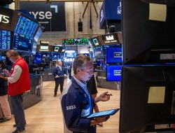Efek Tarif Trump, Wall Street Terjun Bebas
