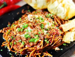 Bikin Sendiri Mie Gacoan, Nggak Perlu Antre Deh!
