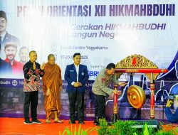 Kapolri Terima Hikmahbudhi Awards sebagai Tokoh Tauladan Pelindung dan Pengayom Masyarakat