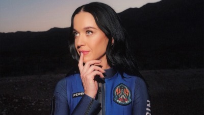 Katy Perry Siap Cetak Sejarah Terbang ke Luar Angkasa
