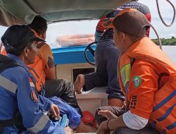 Penumpang Nekat Lompat ke Laut saat Kapal Berlayar