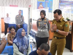Buat SIM Baru, Bupati Apresiasi Pelayanan di Satlantas Polres Pulpis