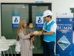 Kisah Petugas PLN Siaga Layani Masyarakat di Posko Mudik BUMN