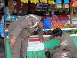 Satpol PP Kota Palangka Raya Tertibkan PKL di Atas Drainase